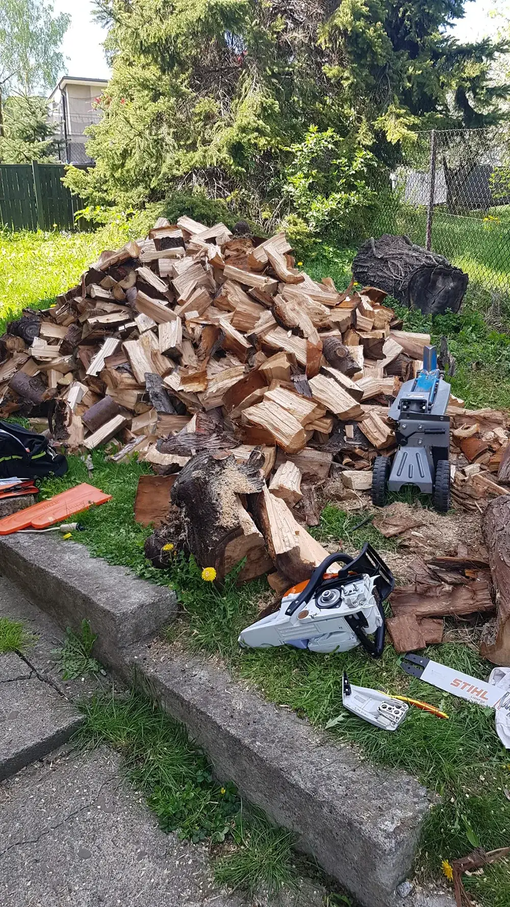 Łuparka kinetyczna przy rąbaniu drewna na opał - usługa w Jastrzębiu-Zdroju i okolicach